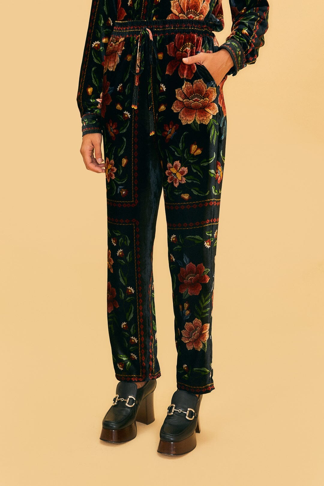 Black Macaws Garden Straight Leg Pant